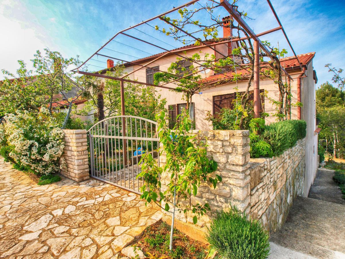 Apartments Dvorine 1210 Banjole Dış mekan fotoğraf